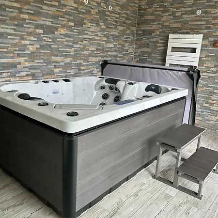 Le Domaine Du Bez De La Grise Piscine Sauna Hammam 度假居 Saint-Laurent-dʼOlt