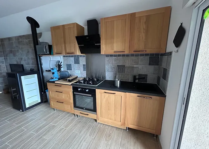 Prázdninový dům Le Domaine Du Bez De La Grise Piscine Sauna Hammam Saint-Laurent-dʼOlt